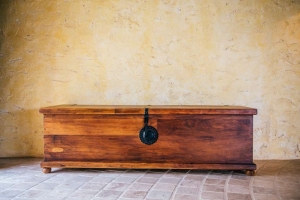 amor-boutique-hotel-besito-dulce-vintage-wooden-chest-interior-design (1)